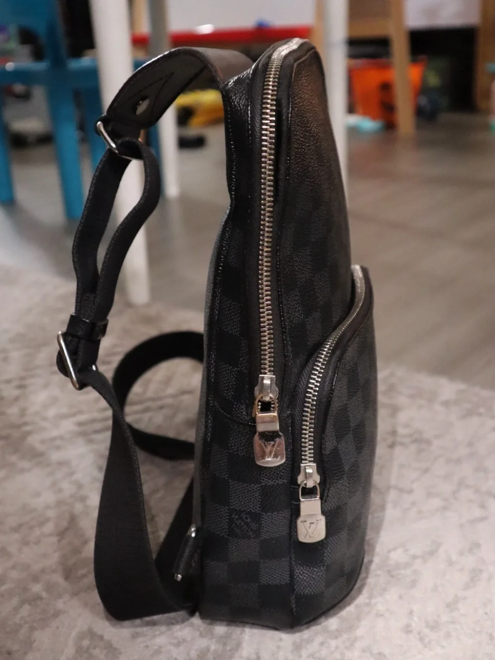 Louis Vuitton Avenue sling bag Damier Graphite